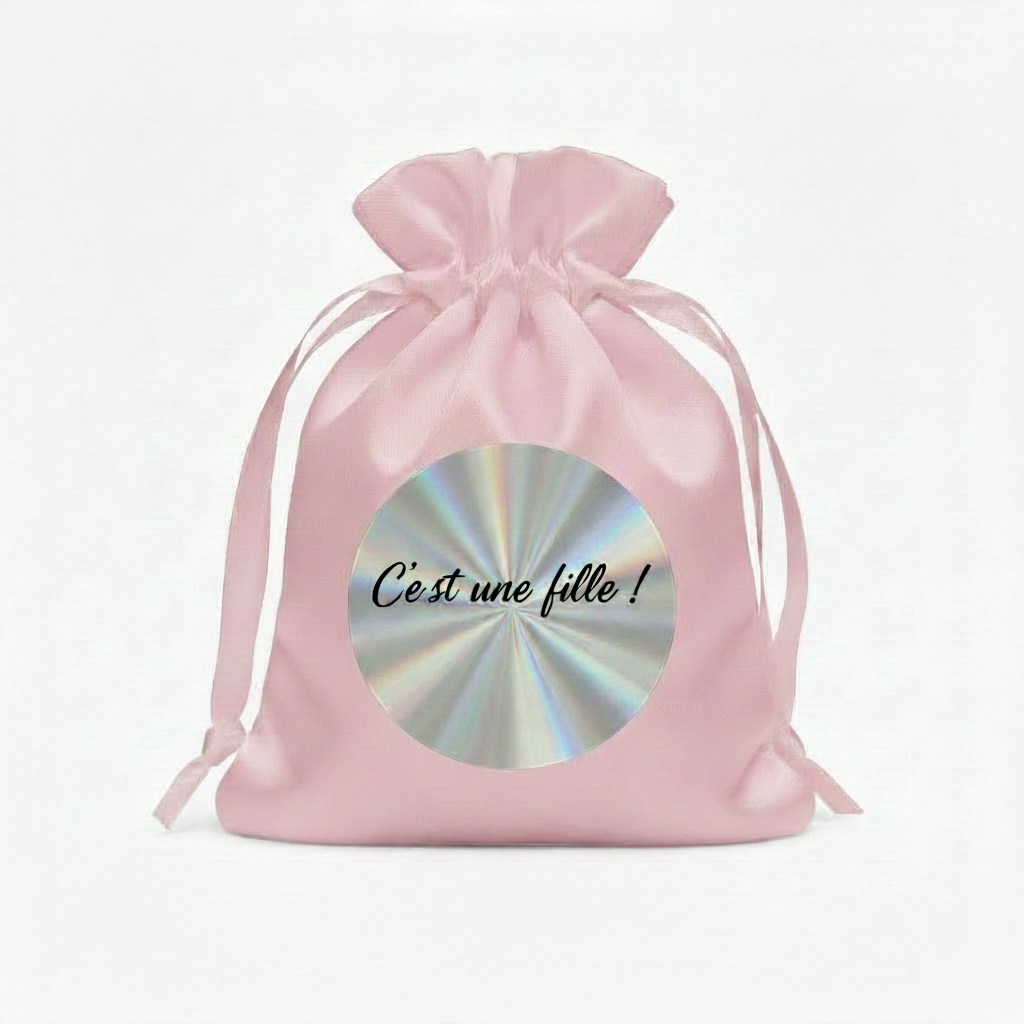 Mini Pochette Satin Rose – "C'est une fille !" | Autocollant Argenté Holographique | Maison Majjä
