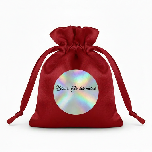 Mini Pochette Satin Rouge – "Bonne fête des mères" | Autocollant Argenté Holographique | Maison Majjä