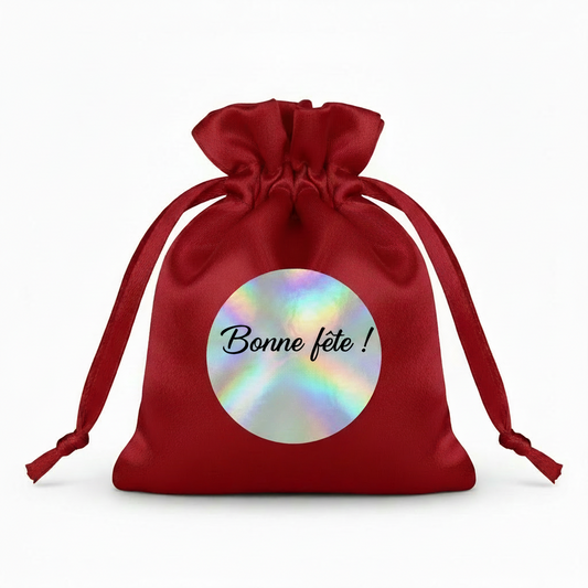 Mini Pochette Satin Rouge – "Juste pour te faire sourire" | Autocollant Argenté Holographique | Maison Majjä
