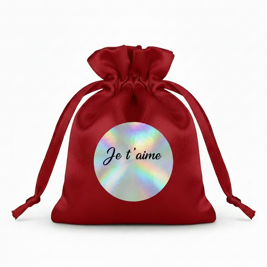 Mini Pochette Satin Rouge – "Je t'aime" | Autocollant Argenté Holographique | Maison Majjä