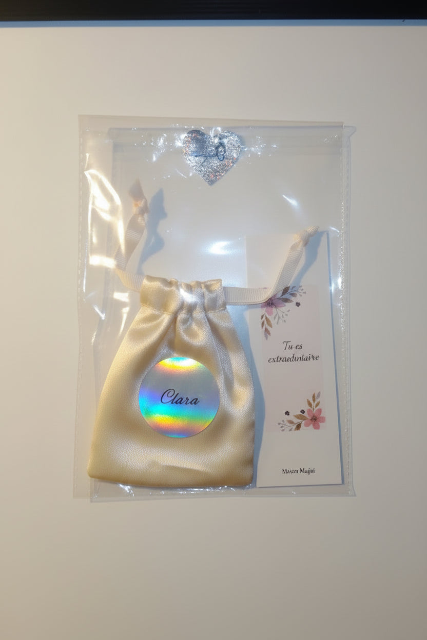 Kit cadeau personnalisé pochette satin beige sticker argenté prénom – cadeau femme Maison Majjaa