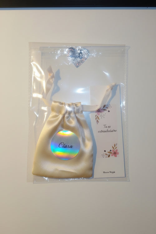 Kit cadeau personnalisé pochette satin beige sticker argenté prénom – cadeau femme Maison Majjaa
